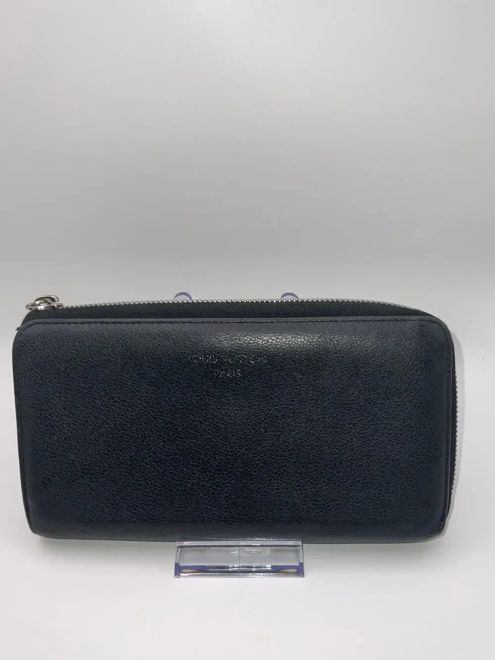Louis Vuitton Taiga Zippy XL Wallet – Black